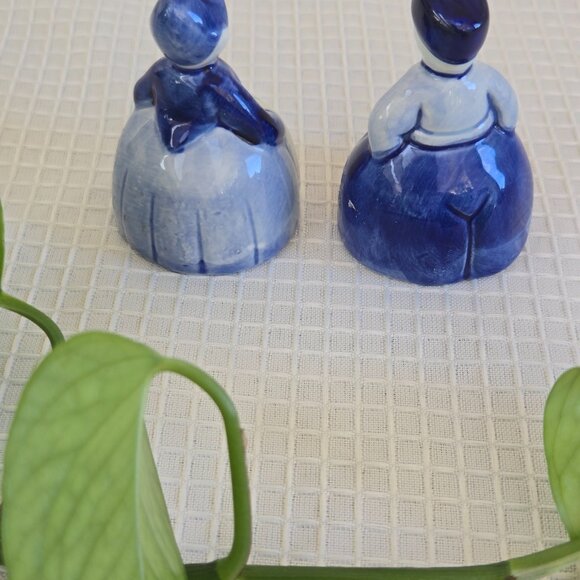 3/$55✌️ Vintage Mid Century Delft Blue Holland Couple Bells - Picture 3 of 5